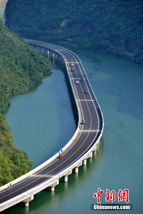 中国首条水上生态环保公路通车