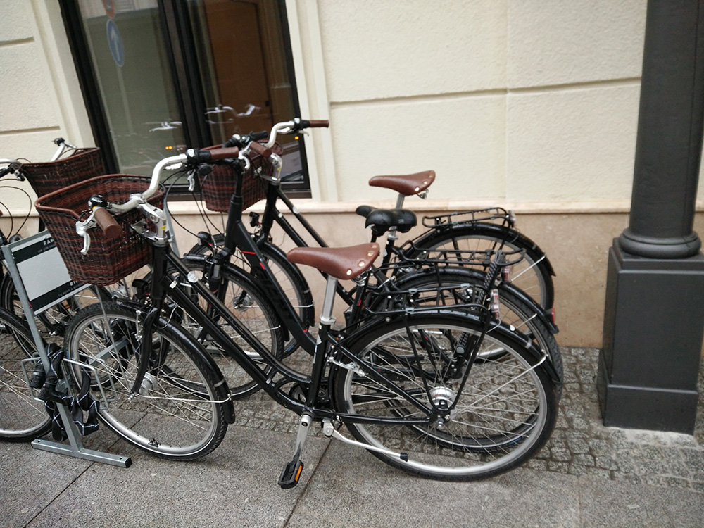 自行车轮上的绿色柏林