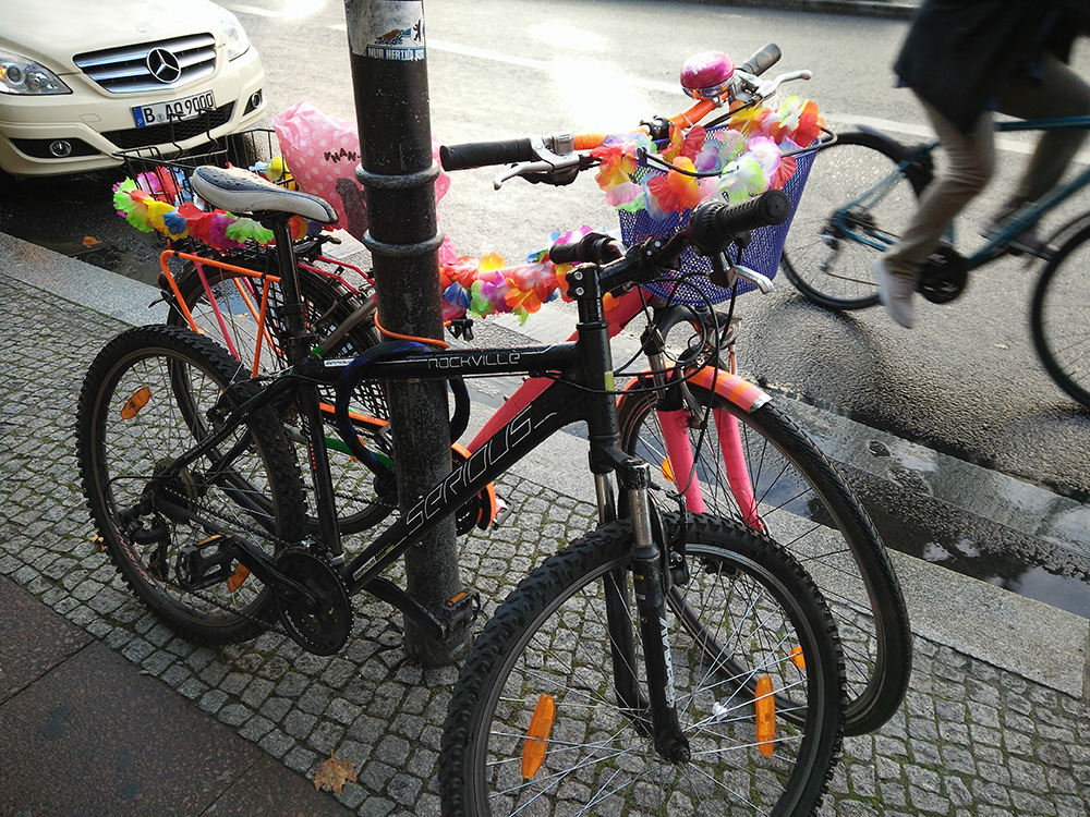 自行车轮上的绿色柏林