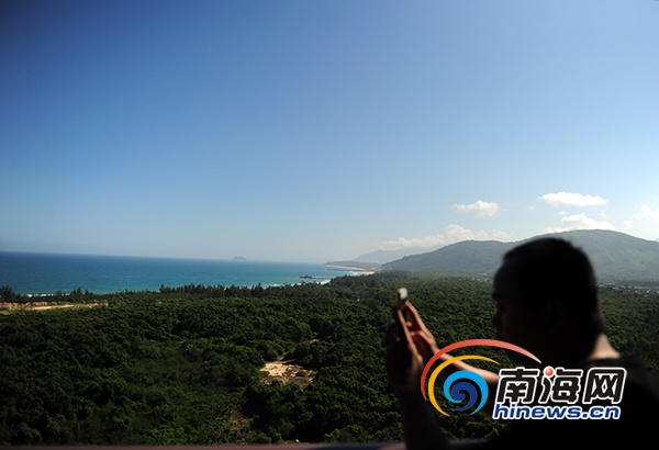 网媒记者赞石梅湾：享受“高大上”和原生态