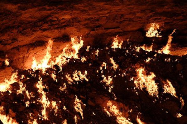 达瓦札“地狱之门”：火焰永生不灭