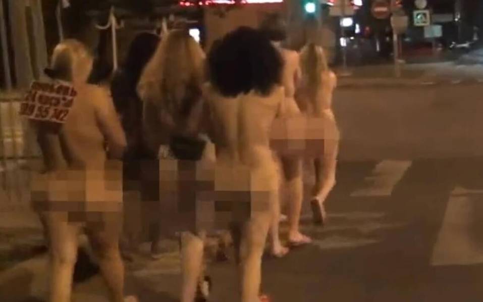 男子冒充警察去扫黄 妓女被逼裸体游街【组图】