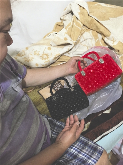 “刻章救妻”廖丹：其他不怕 就怕成儿子累赘