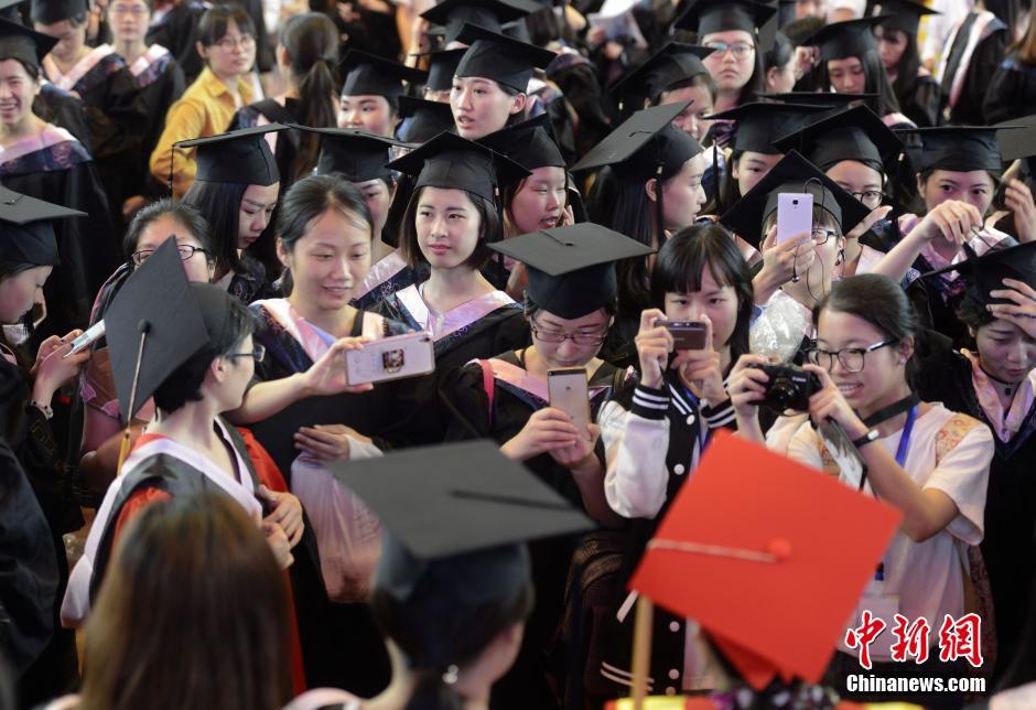 湖南女子学院举行“高颜值”毕业典礼