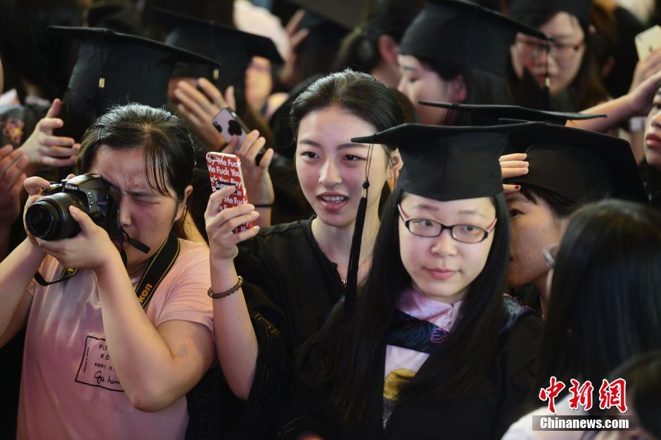湖南女子学院举行“高颜值”毕业典礼
