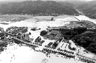 龙山县城人口_国网龙山县供电公司技术人员冒雨救灾(2)