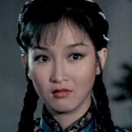 23岁下嫁龙套，丈夫3次破产，夫妻携手40年膝下无子！