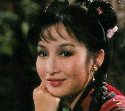 23岁下嫁龙套，丈夫3次破产，夫妻携手40年膝下无子！
