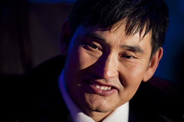 大衣哥朱之文北京豪宅曝光 不过自己还是喜欢农村种地的感觉！