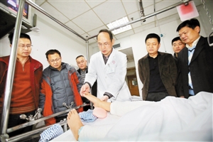 深圳援藏干部救助三名藏族伤残女孩纪实