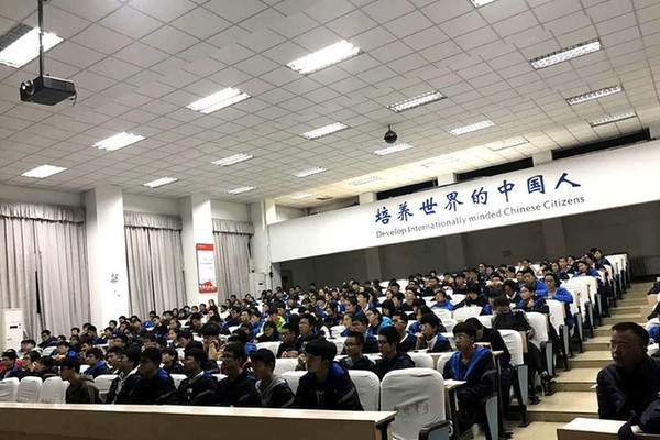 “21世纪双语学通社”大型公益讲座走进河南名校