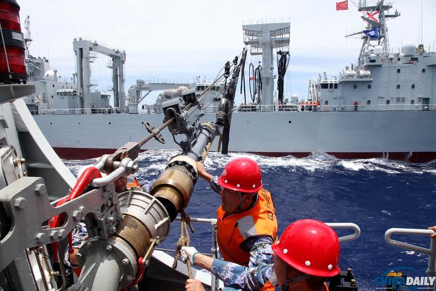 环太演习海上阶段进入第四天 中国海军登临模拟商船检查