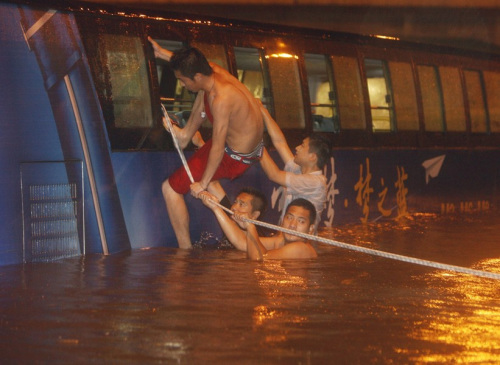 北京7.21暴雨中舍身救人民工 56人是四川籍