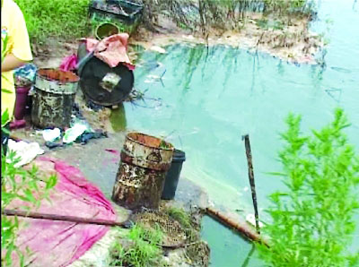 地沟油喂出“垃圾鱼” 南京江宁水产部门称管不了