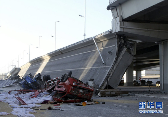 哈尔滨阳明滩大桥断裂 4车坠桥3死5伤