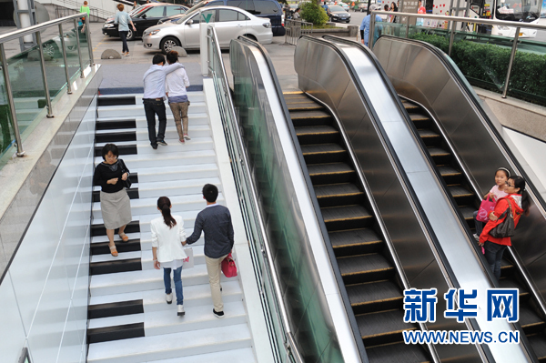 杭州：“钢琴阶梯”亮相闹市区(图)