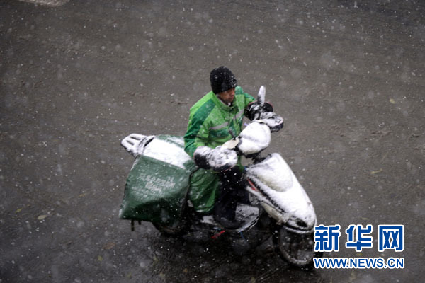 中国东北等地迎来强降雪 暴雪橙色预警发布