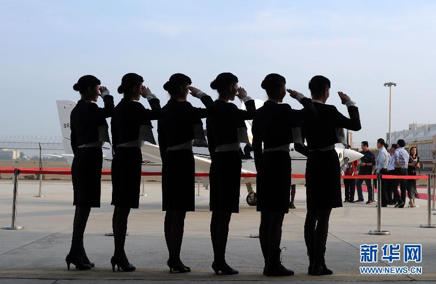 中国首家飞机4S店培养女飞行员团队