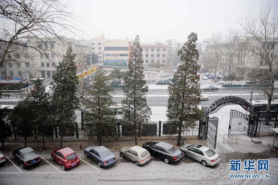 “雪花纷飞看京城”：北京大部地区迎来降雪
