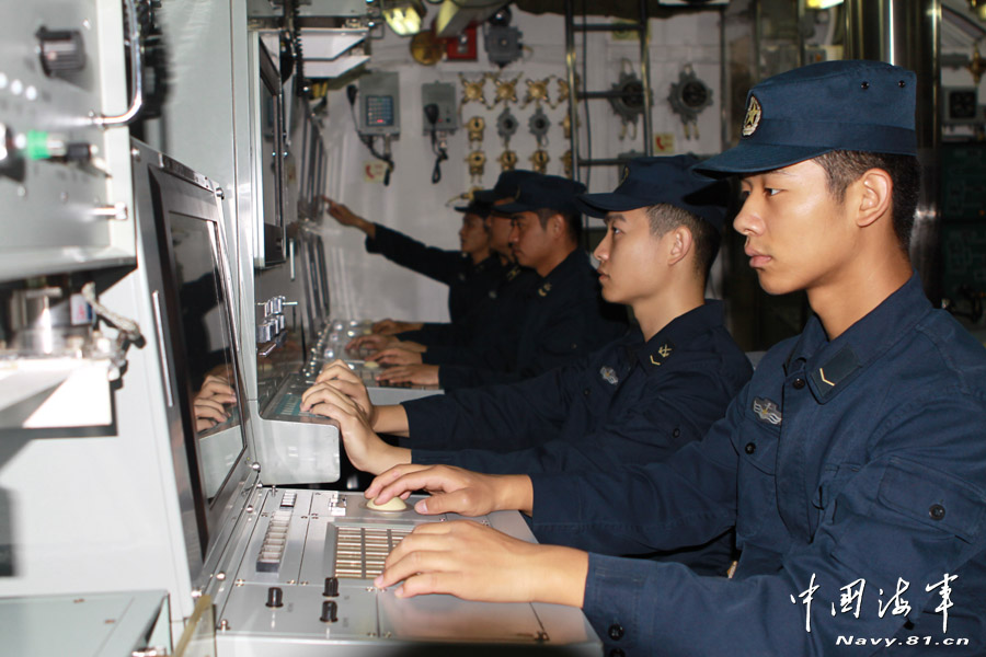 中国海军新型潜艇内部照曝光（组图）