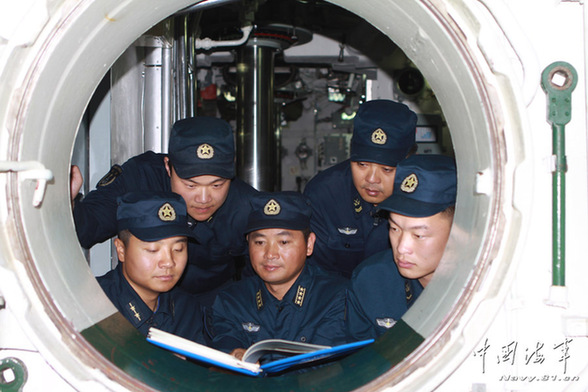 中国海军新型潜艇内部照曝光