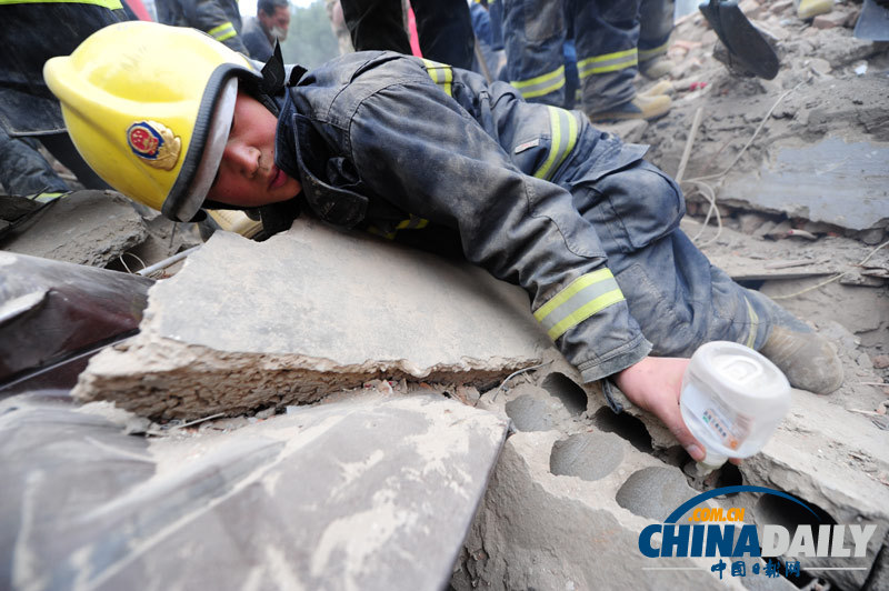 现场直击：浙江宁波塌楼事故第二名被埋者获救