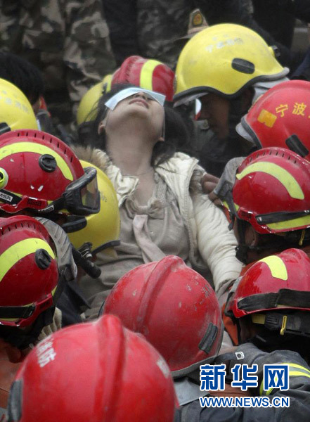 宁波塌楼事故:女子被埋废墟22个小时后成功获救