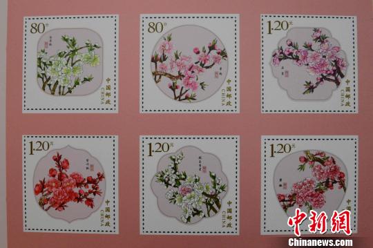 十二枚“带香味”特种桃花邮票在京首发