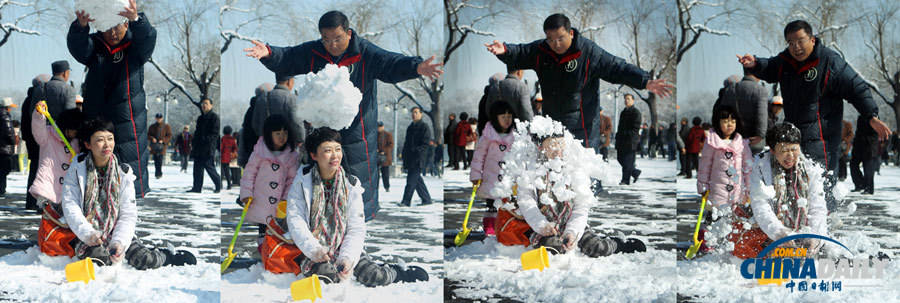 北京春分迎强降雪 颐和园游人“雪战”