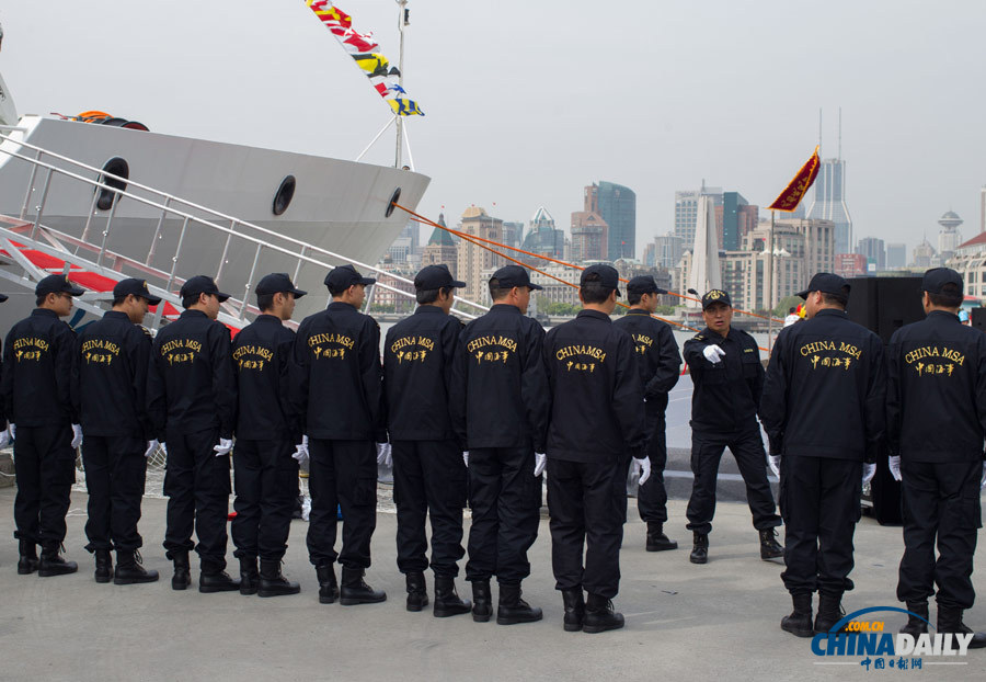 中国海事最大巡航救助一体船“海巡01”正式列编