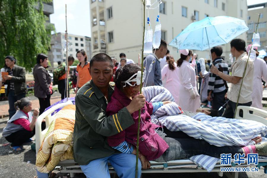 雅安地震已致37人死亡　500人以上伤亡