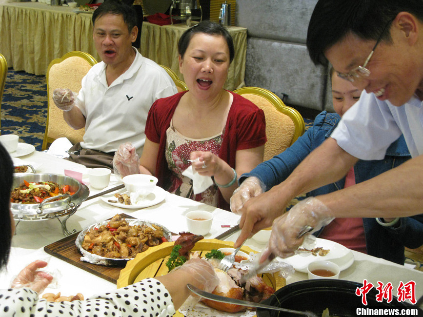 广西柳州畜牧部门请市民免费吃百禽宴