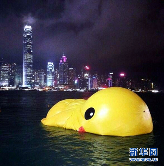 “内地游客燃爆香港大黄鸭”系谣言 实为放气后检查
