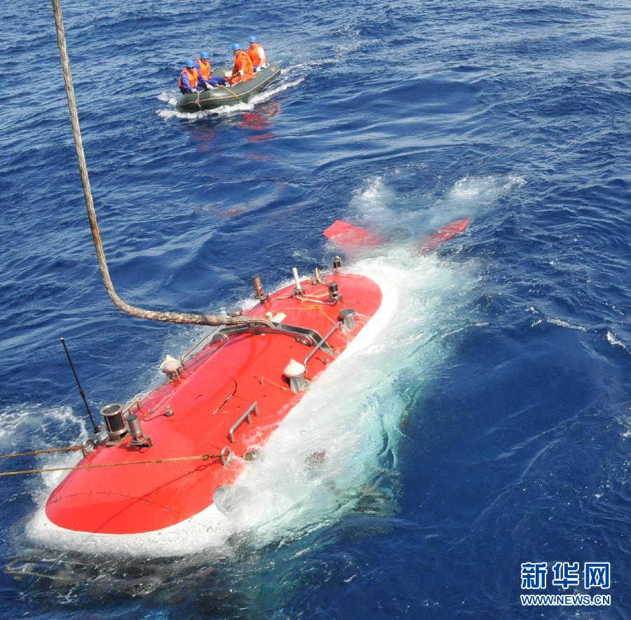 “蛟龙”号开始首个试验性应用航次首潜