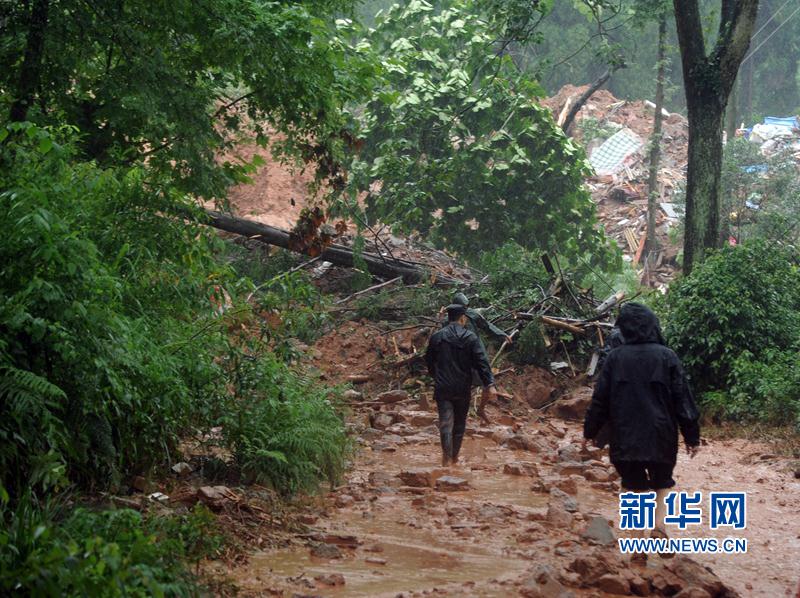 四川都江堰市发生特大型高位山体滑坡　已确认2人死亡21人失踪