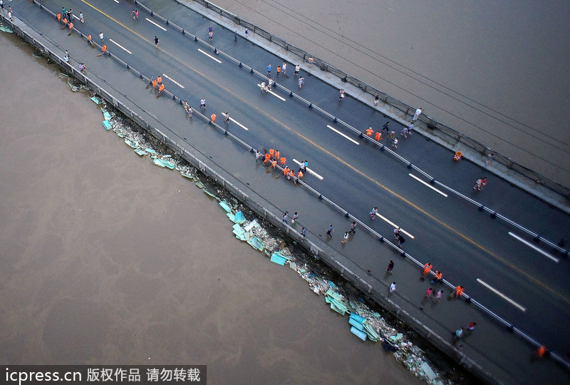 航拍新一轮洪峰过金堂 老县城赵镇再次被淹没