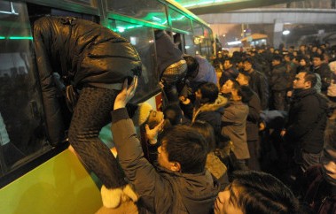 北京定制公交班车调查受热捧 首日近万人预约