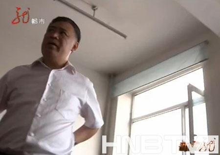 哈尔滨城管打伤瓜农 记者求证遭抢机器险被打
