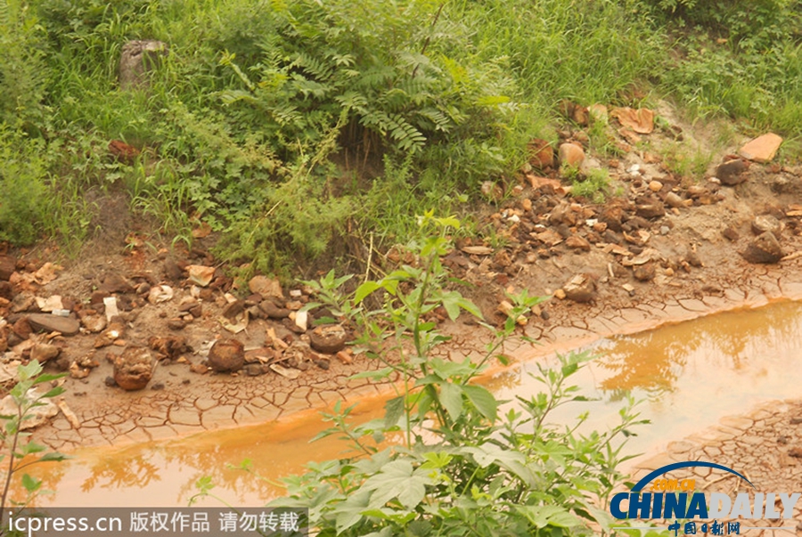 河北：村民举报企业排污 环保副局长拍案“滚出去”
