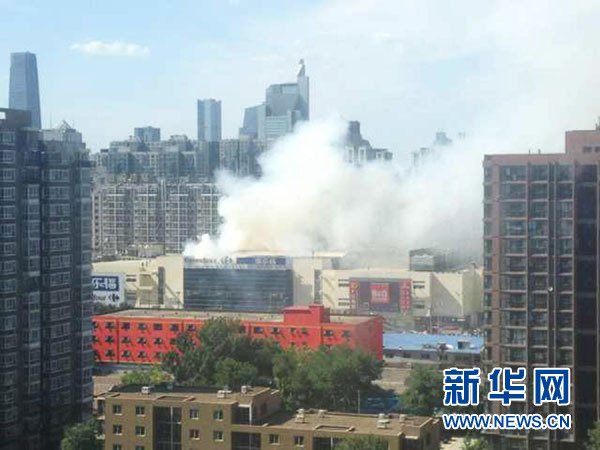 北京一家乐福超市发生火灾
