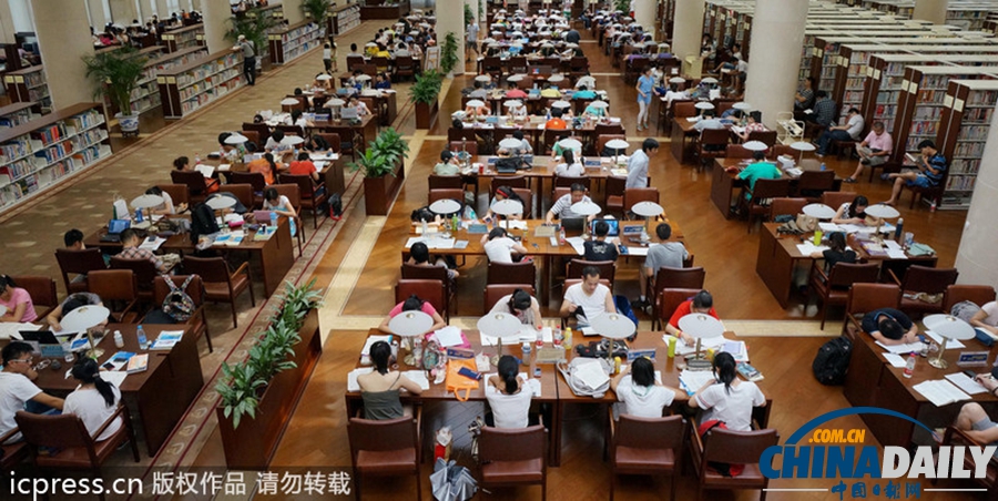 热浪滚滚 杭州图书馆自习大厅读者爆满