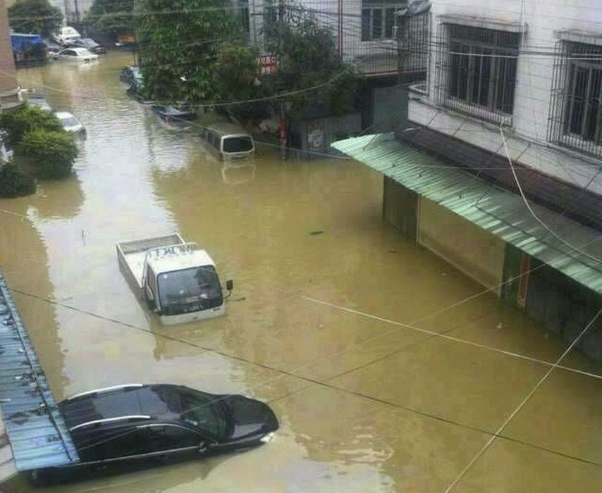 高清：航拍广东洪水重灾区龙窝镇