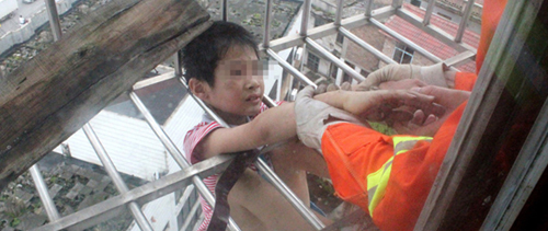 湖南蓝山县暴雨引发泥石流 致9人死亡54人受伤