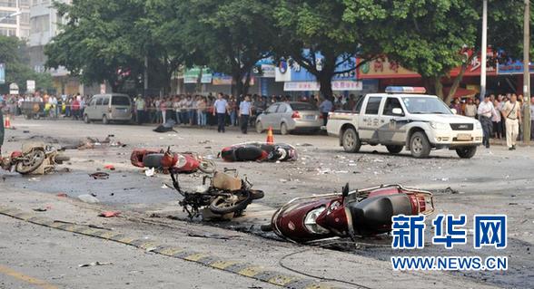 桂林市八里街学校附近爆炸 至少2死17伤