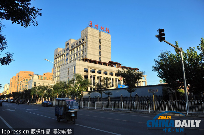 北京通州地税局楼顶惊现“颐和园” 亭台楼阁疑似违建