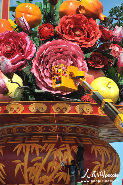 天安门国庆花篮组装完毕 部分使用去年留存花瓣