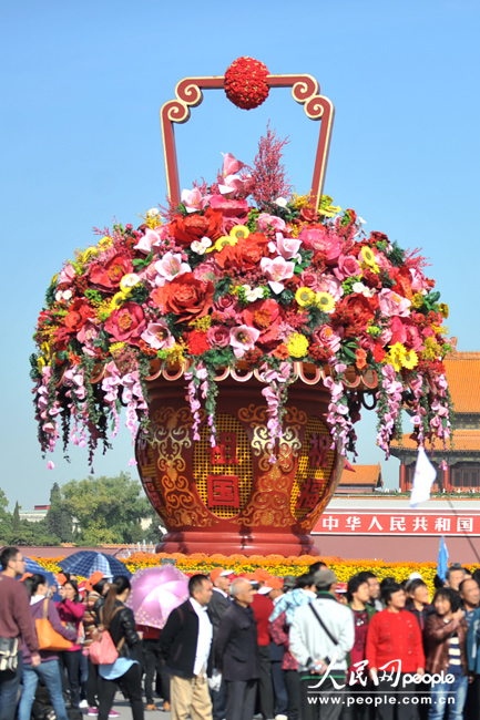 天安门国庆花篮组装完毕 部分使用去年留存花瓣