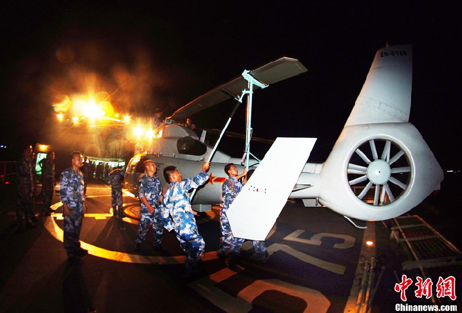 中国海军西沙搜救遇险渔民画面曝光