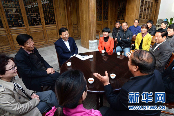 中共中央政治局常委到第二批党的群众路线教育实践活动联系点调研指导工作