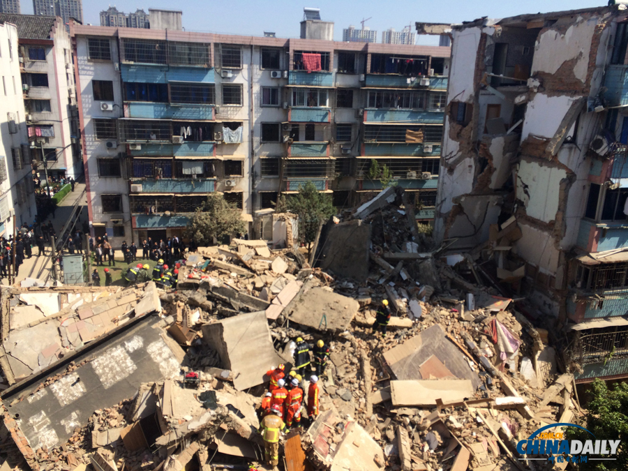 浙江奉化市一幢5层居民楼倒塌 多人被埋